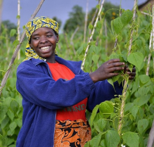 Farmer in Rwanda (Photo: Neil Palmer/CIAT)