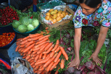 Woman selling her produce (Photo: David Amsler/flickr)